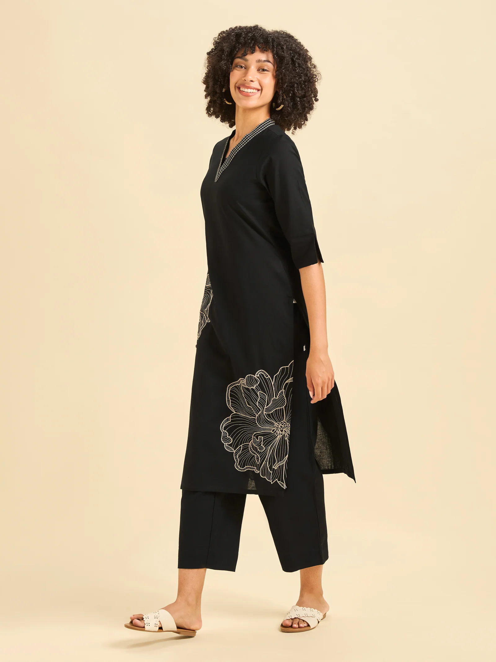Black Cotton Flax Slitted Kurta Set With Embroidery - Image 3