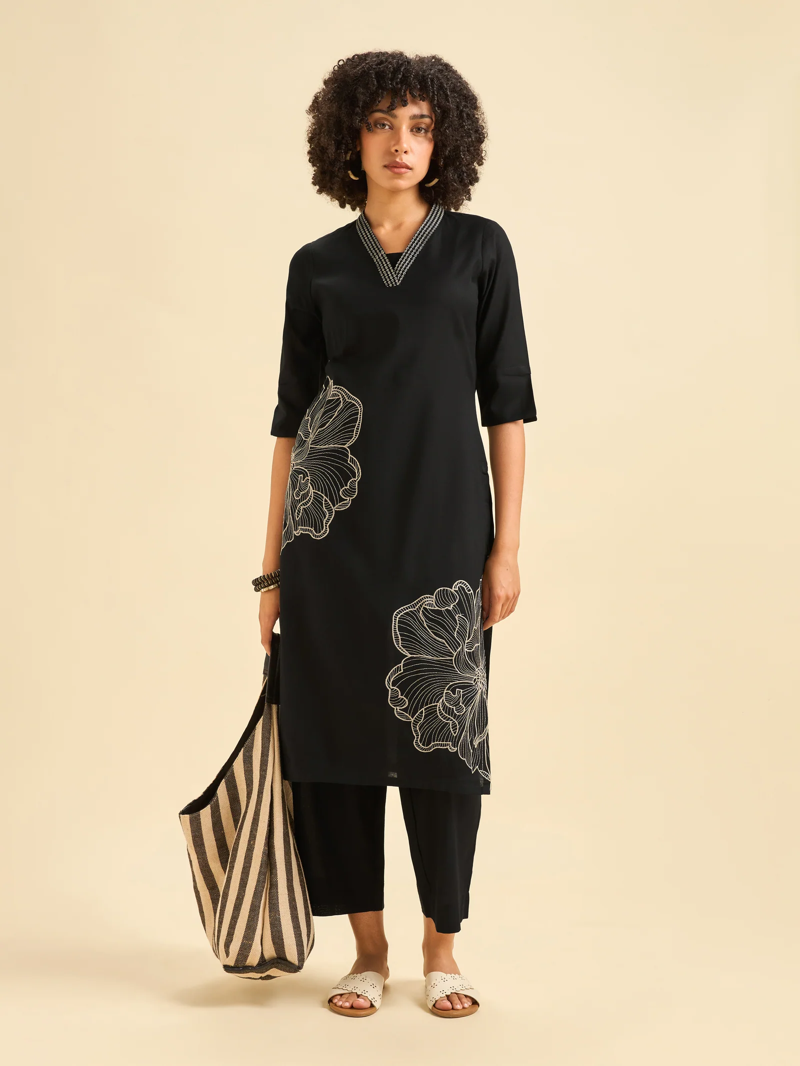 Black Cotton Flax Slitted Kurta Set With Embroidery - Image 2