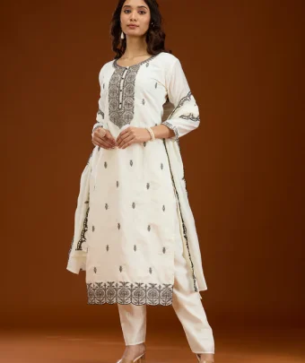 Off White Threadwork Semi Crepe Readymade Salwar Suit