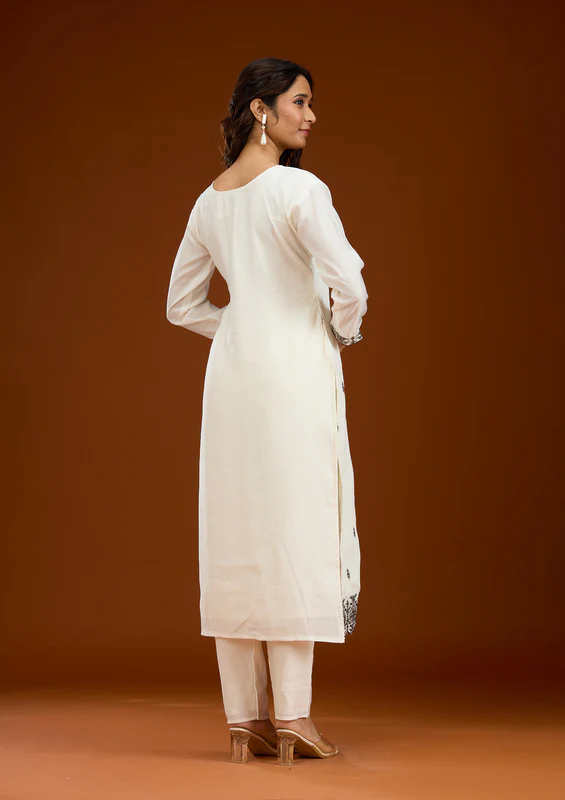 Off White Threadwork Semi Crepe Readymade Salwar Suit - Image 4