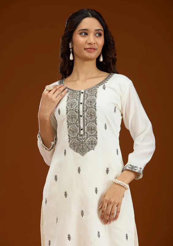 Off White Threadwork Semi Crepe Readymade Salwar Suit - Image 3